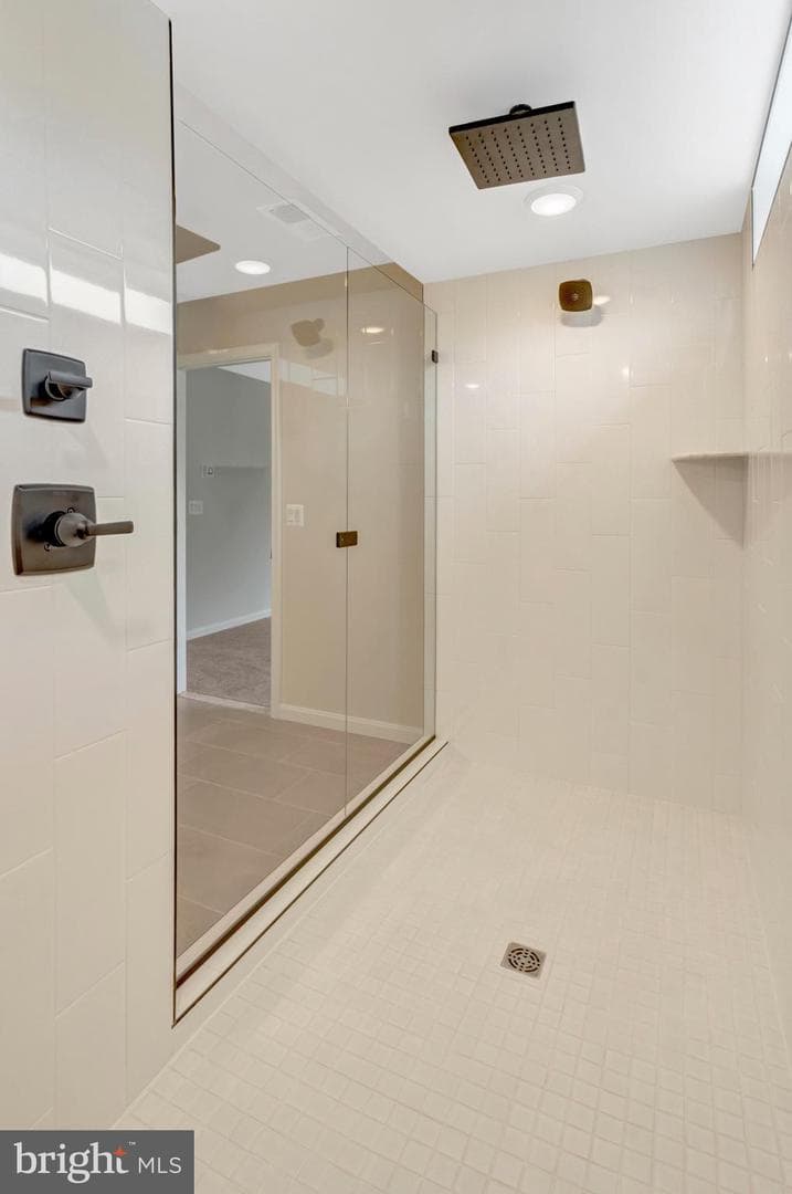 2080 Springvale Drive photo 43