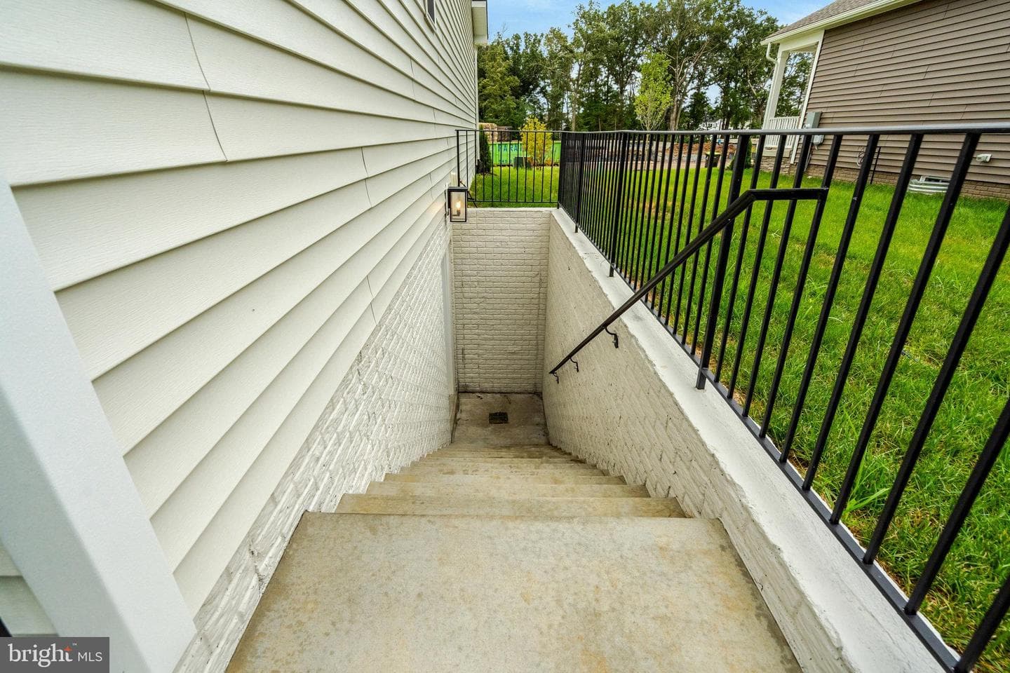 2080 Springvale Drive photo 60