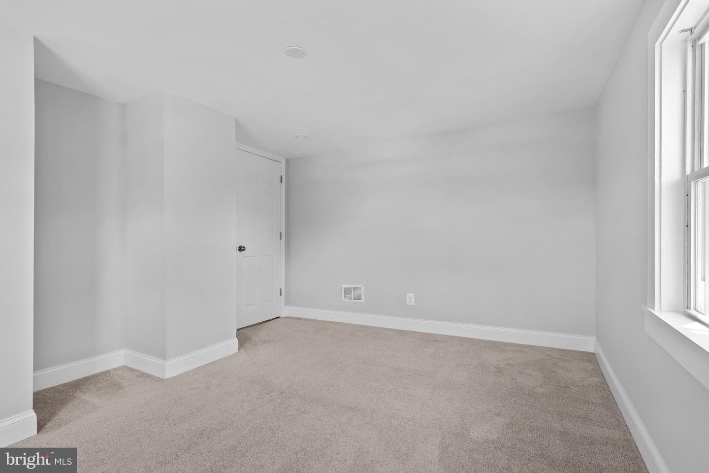 63 Madison Street photo 29