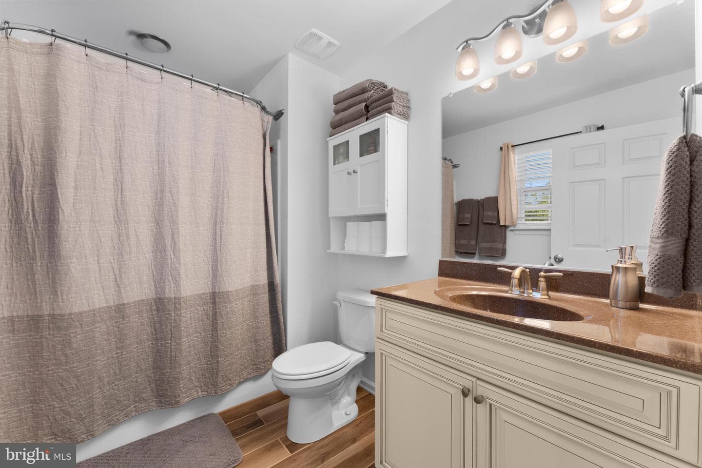 221 Linden Street photo 25