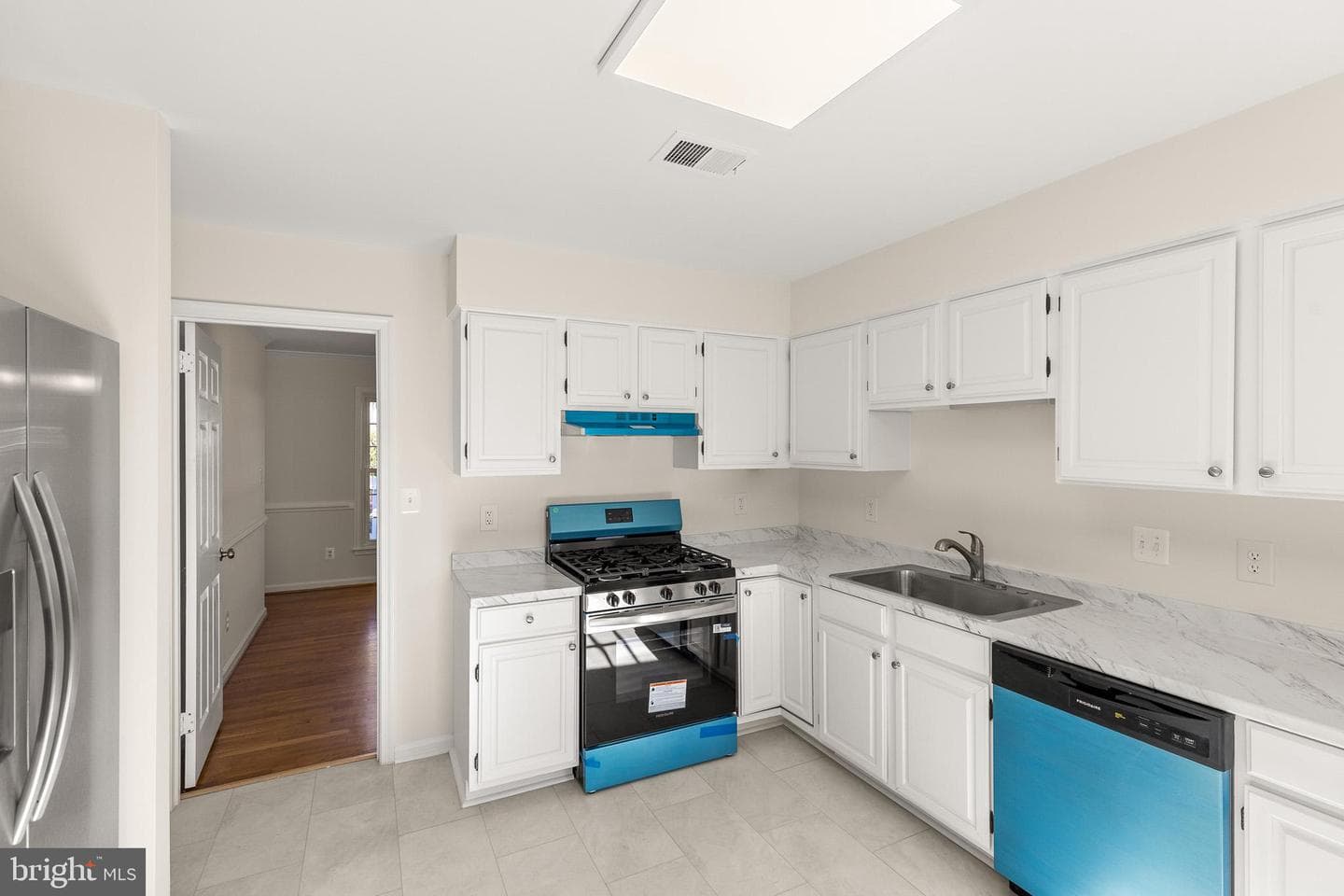 562 Tiffany Court photo 11