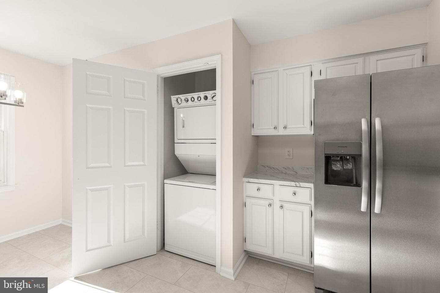 562 Tiffany Court photo 8