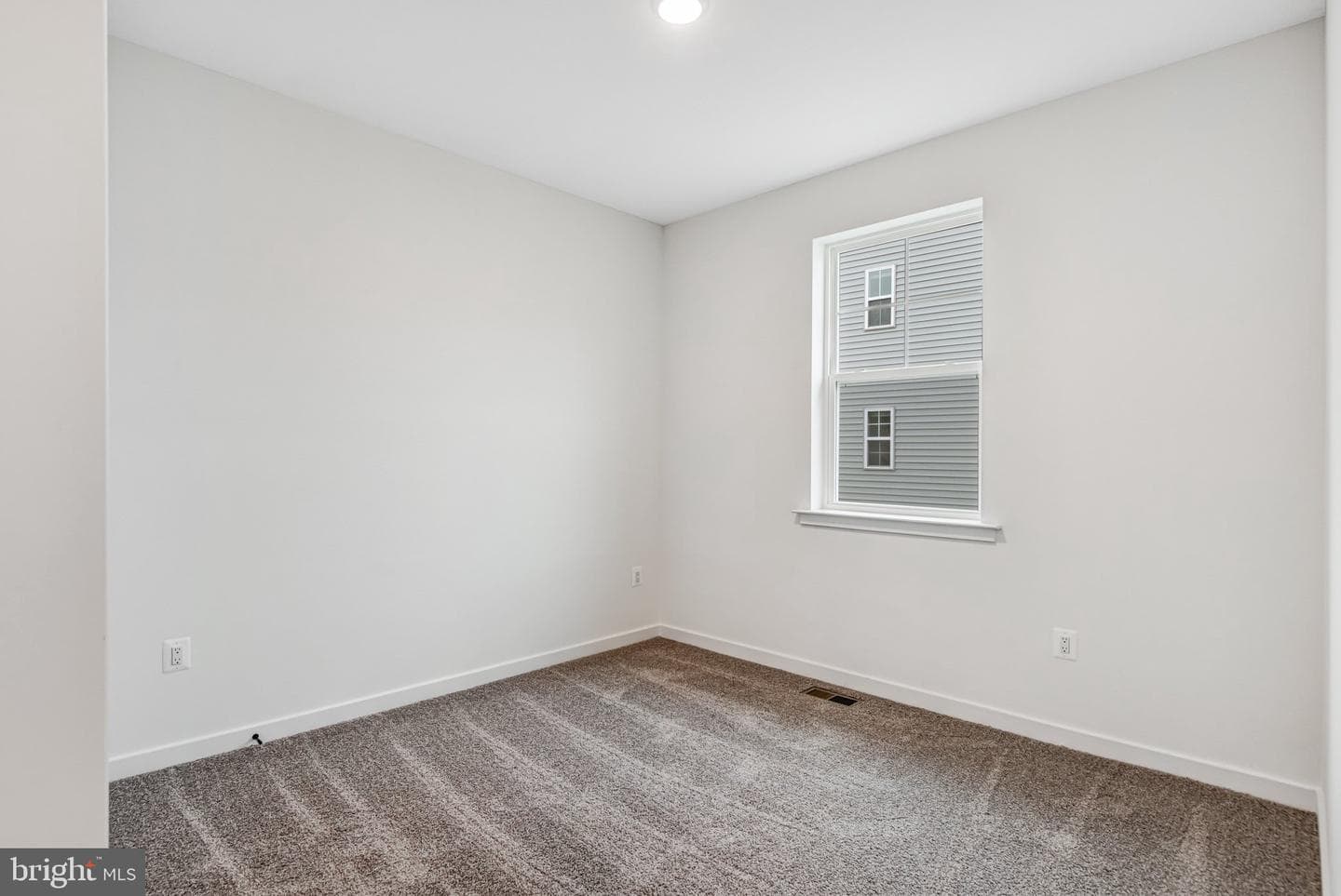 2067 Springvale Drive photo 12