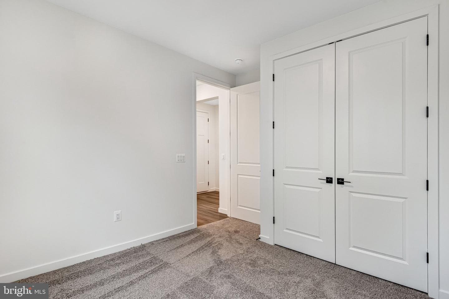2067 Springvale Drive photo 13