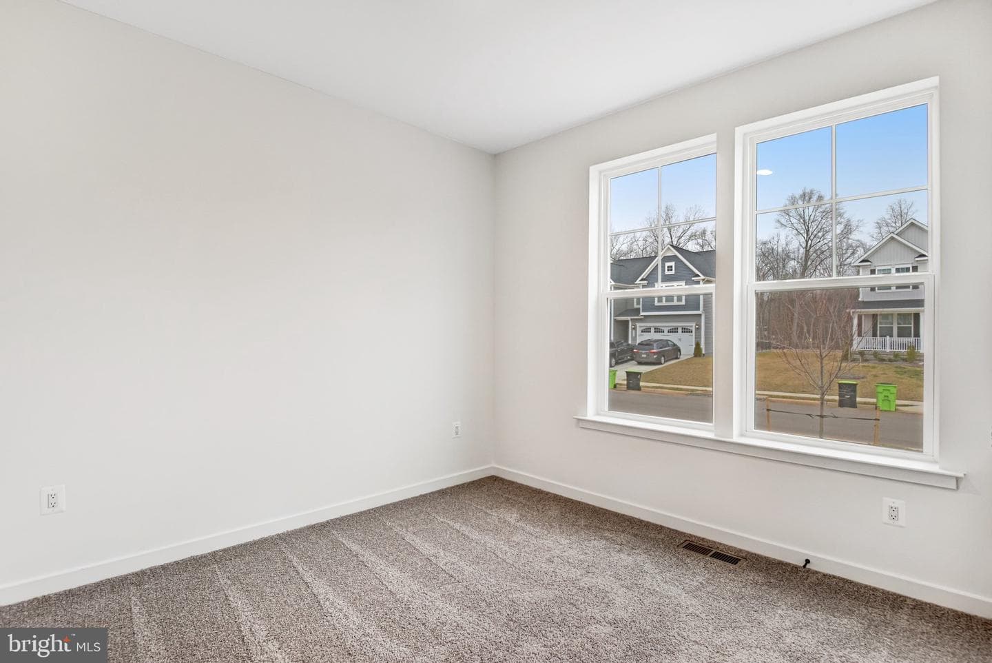 2067 Springvale Drive photo 8