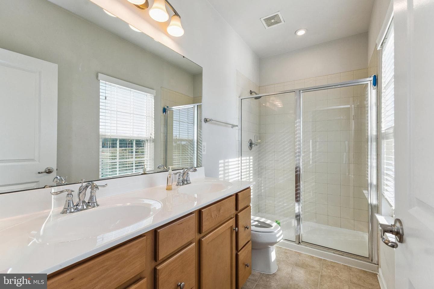 4092 Clarke Street photo 15