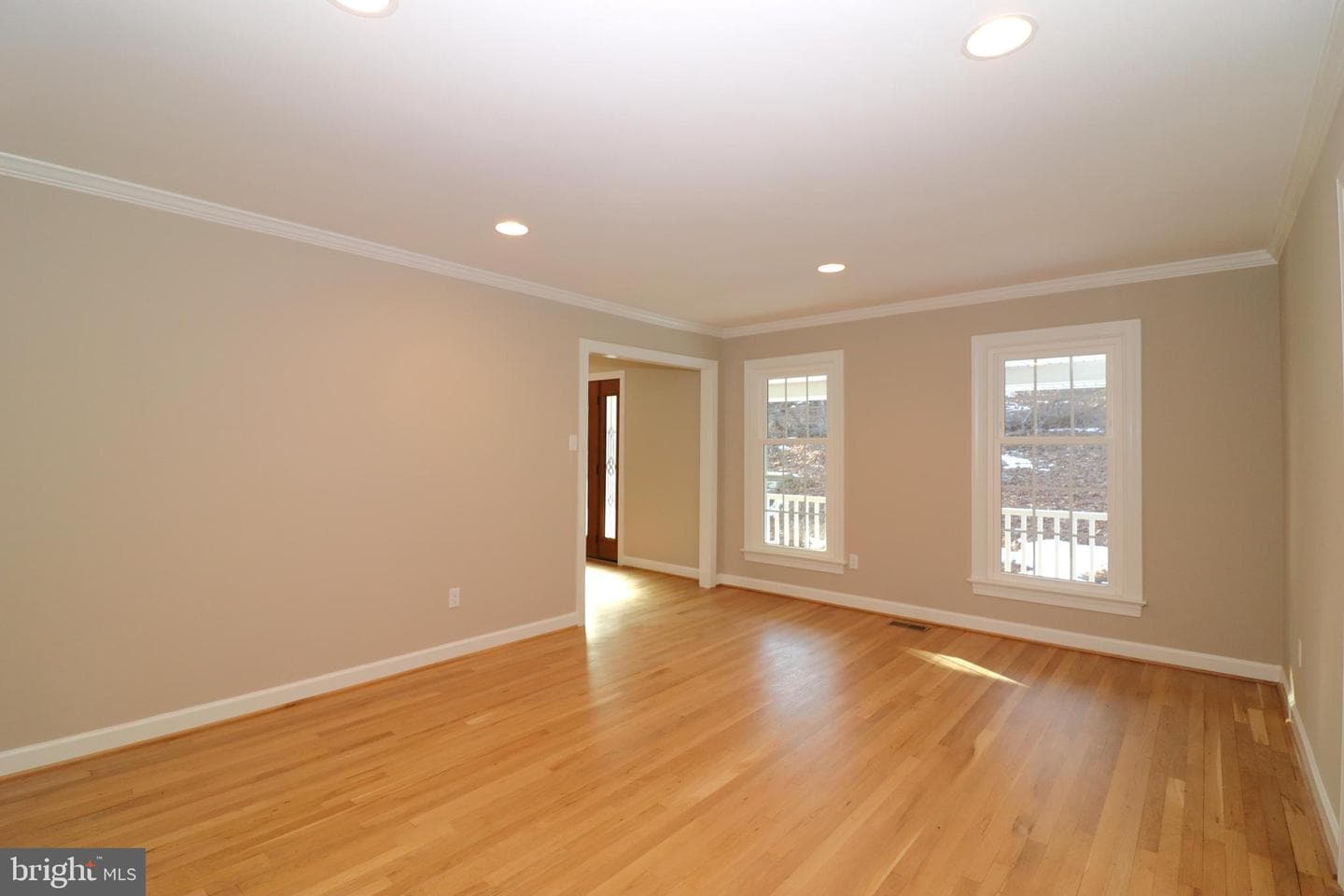 6885 Walnut Heights Drive photo 8