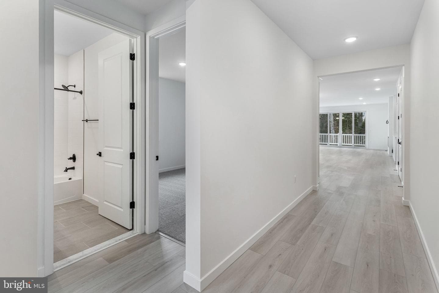 2079 Springvale Drive photo 4