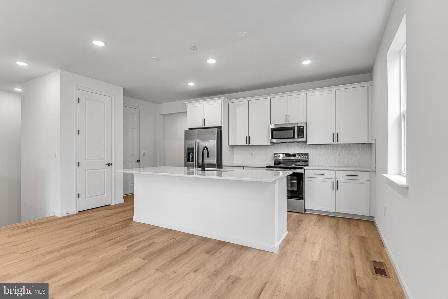 1079 Winter Place photo 11
