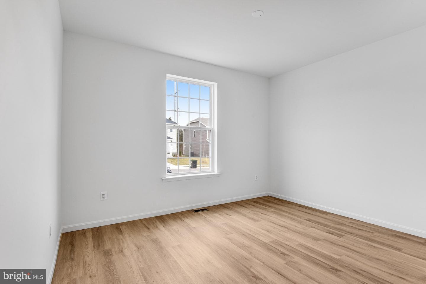 1079 Winter Place photo 9