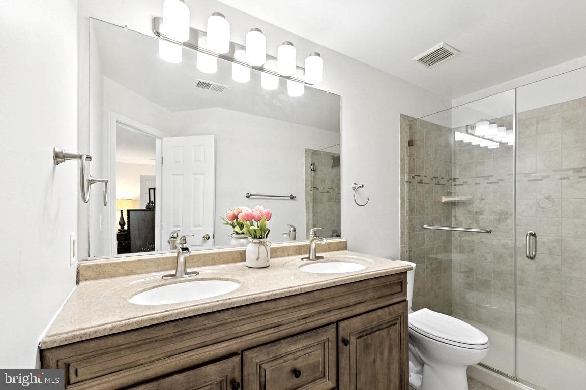 219 Fernwood Place photo 11