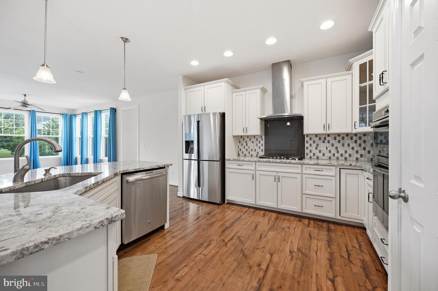 6299 Margaret Way photo 9
