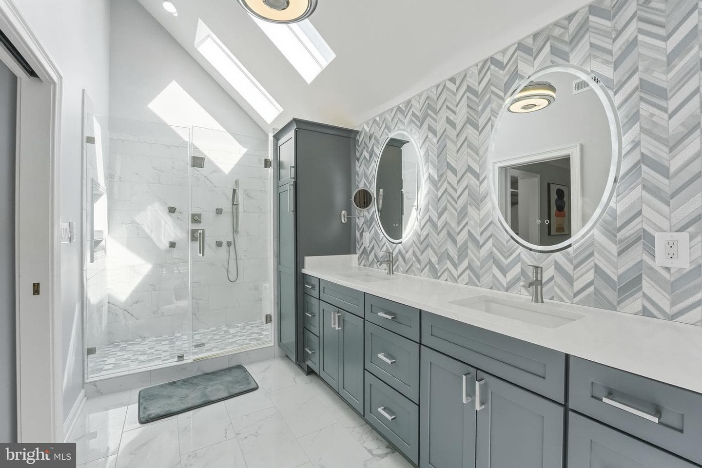 114 Erin Drive photo 4