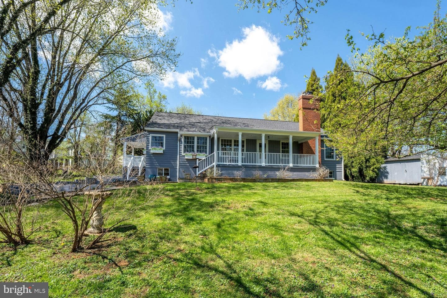 221 Mockingbird Lane photo 2