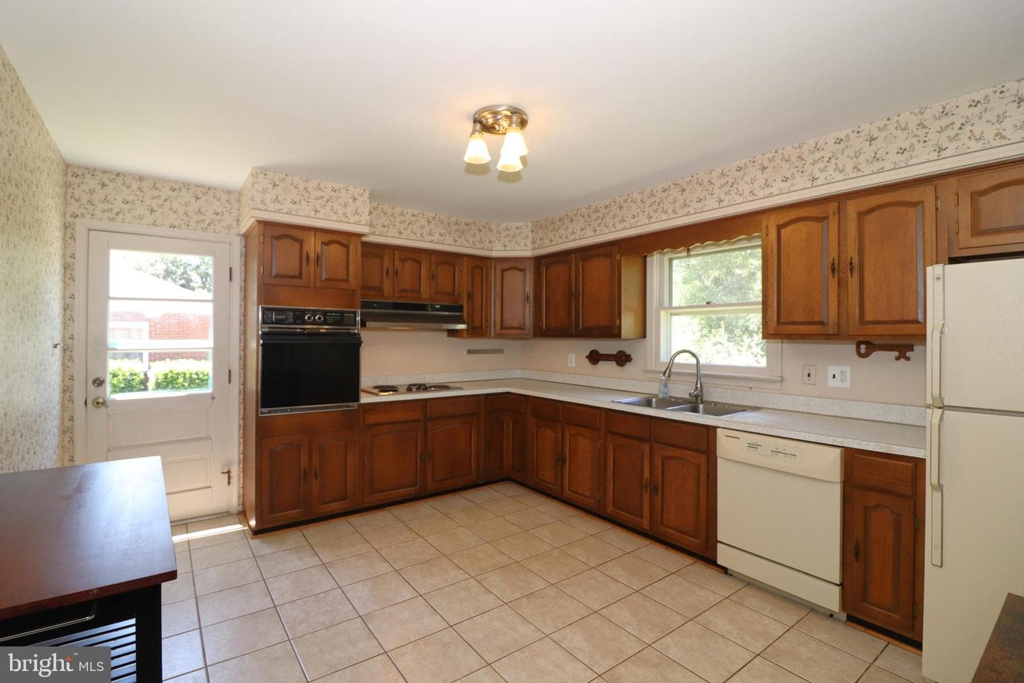 166 Elm Street photo 11