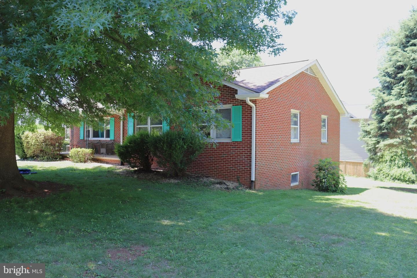 166 Elm Street photo 2