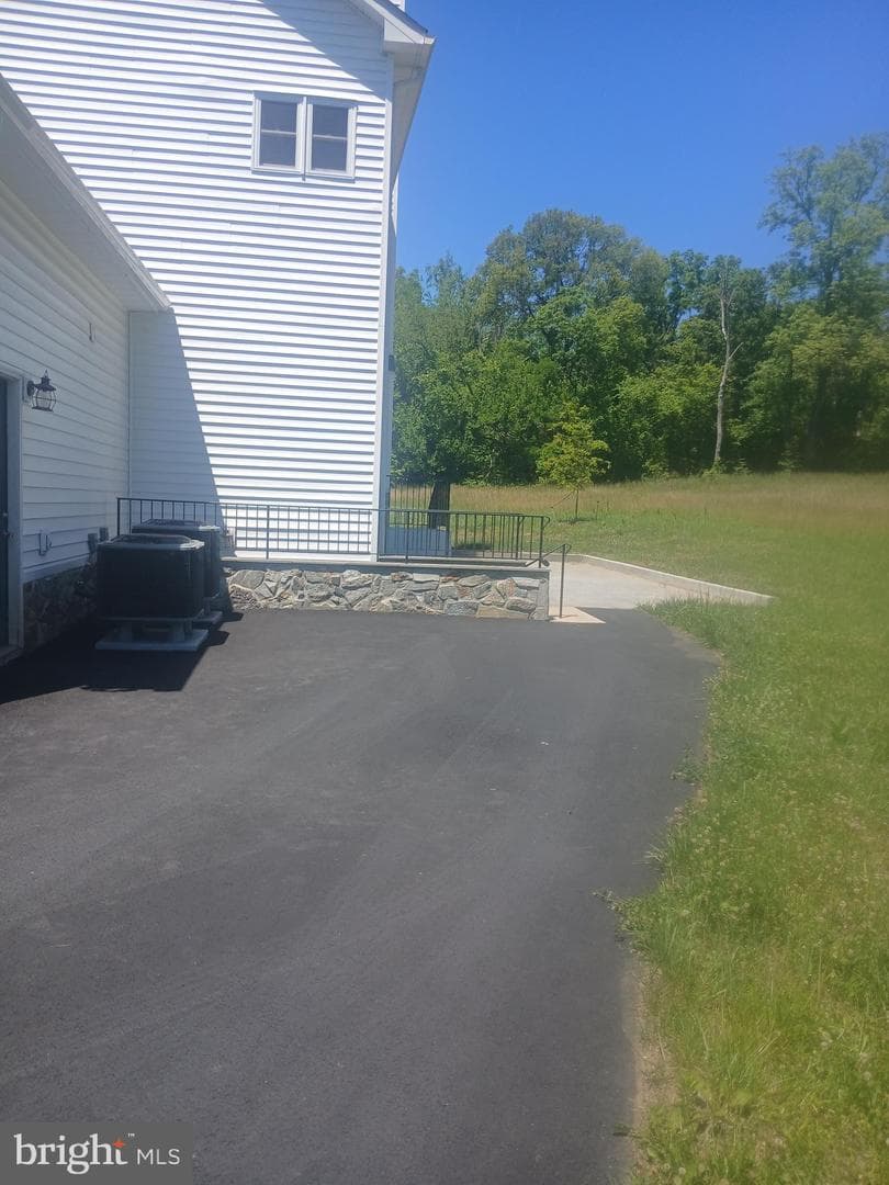 5201 Carolyns Way photo 40