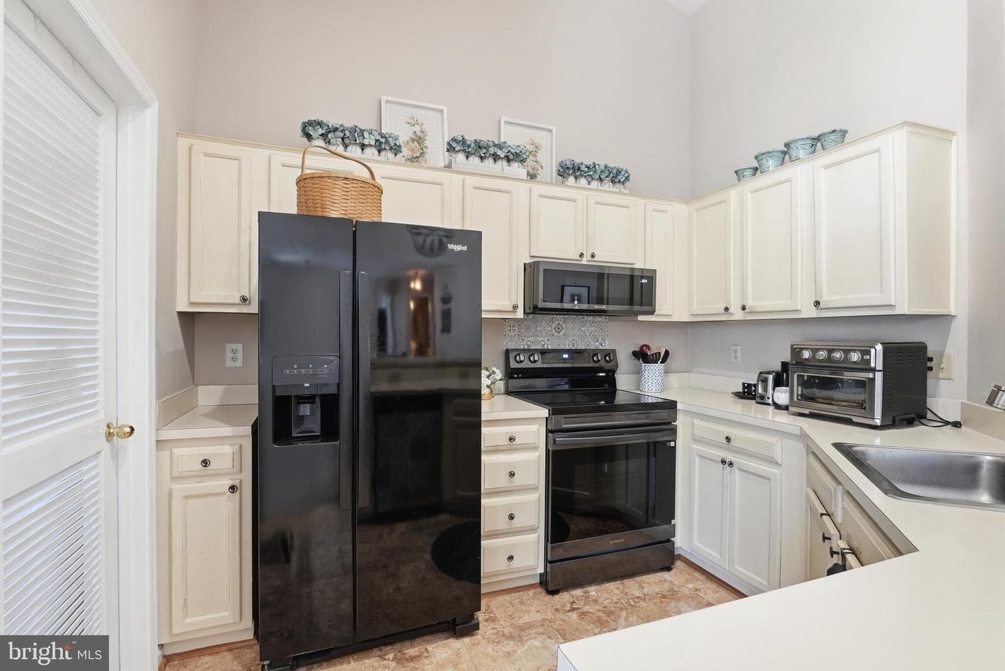 210 Fernwood Place photo 16