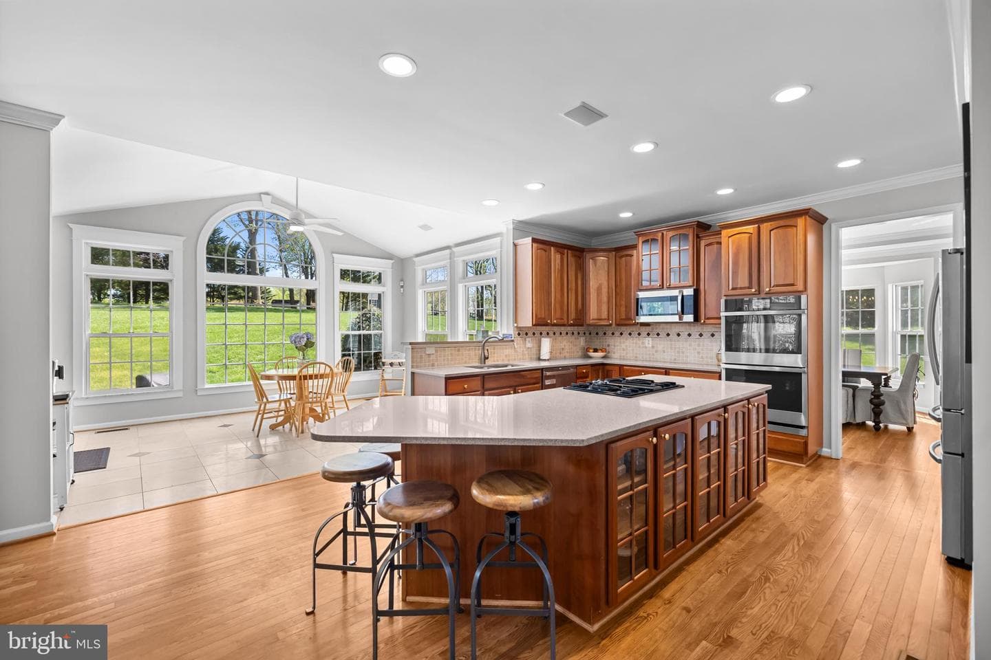 6909 Tanglewood Drive photo 4