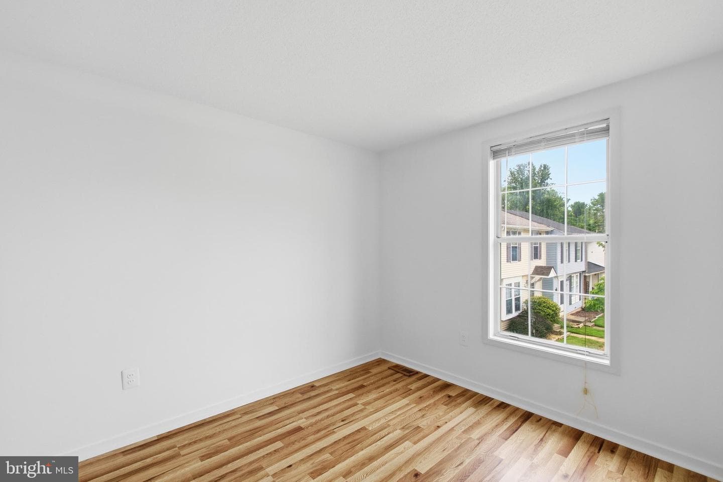Oak Leaf Court photo 15