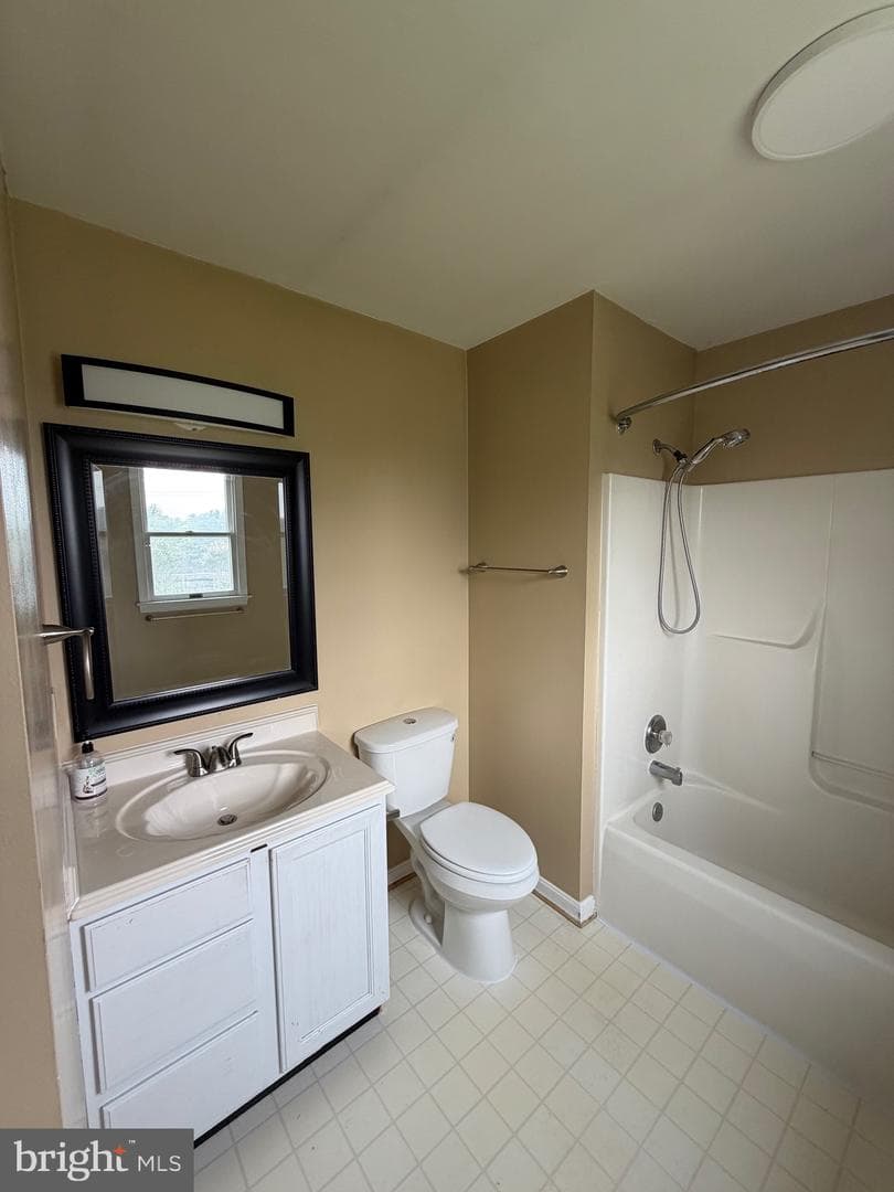 6391 Waterdale Court photo 9