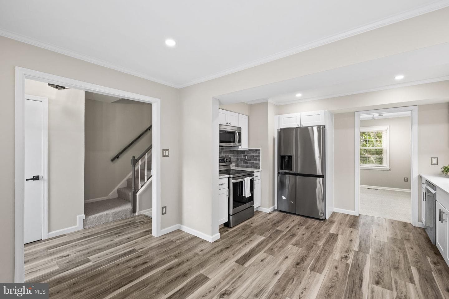210 Leeds Court E photo 7