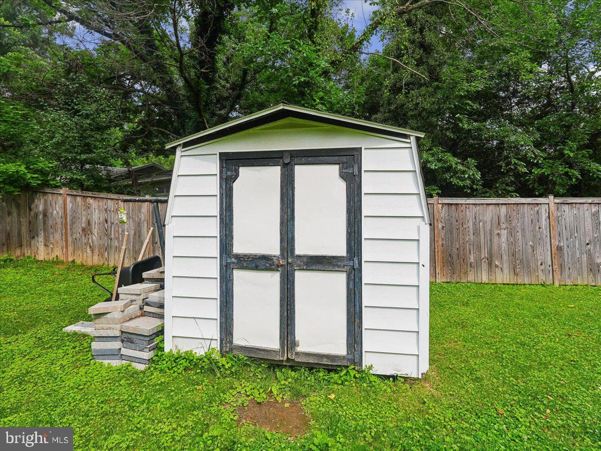 4247 Warren Street photo 28