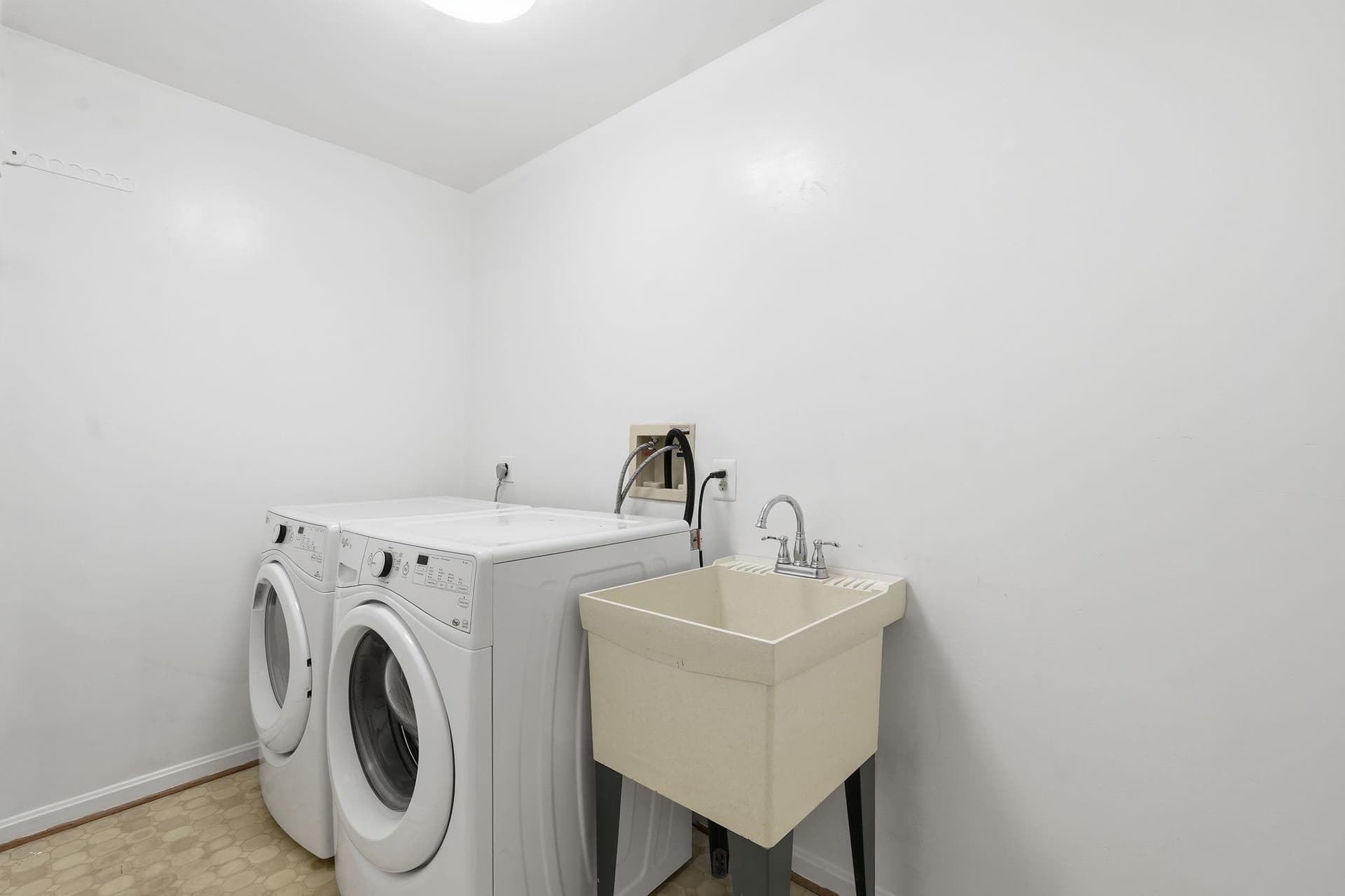 10414 Skyline Avenue photo 27