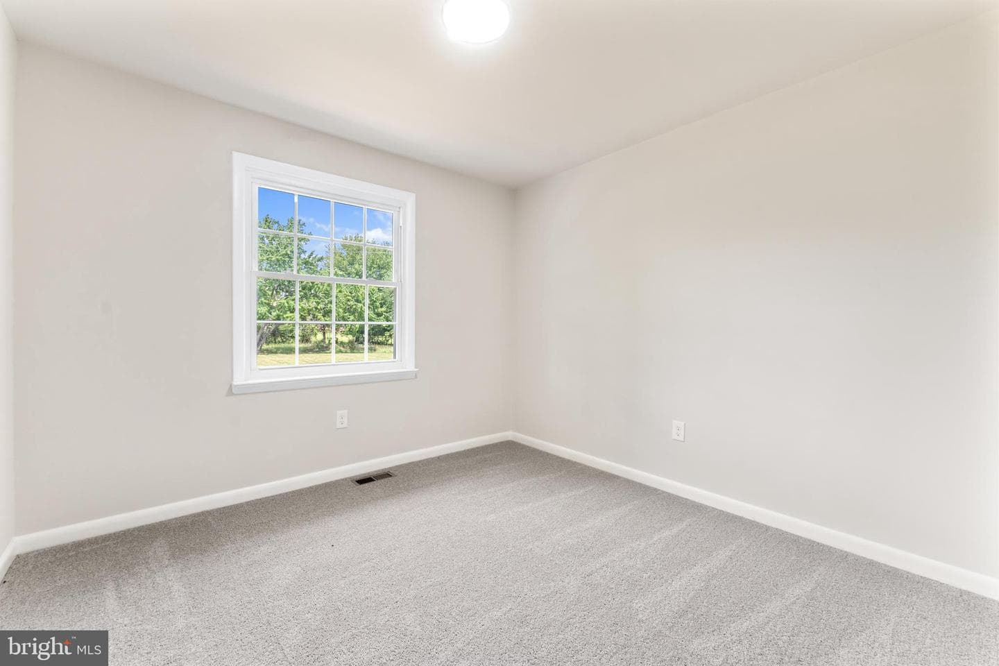7733 Botha Road photo 27
