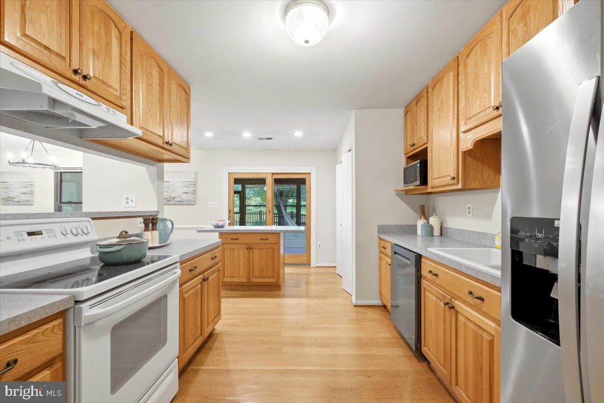 7434 Cedar Knolls Drive photo 8