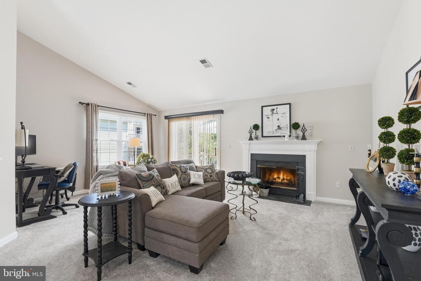 210 Fernwood Place photo 3