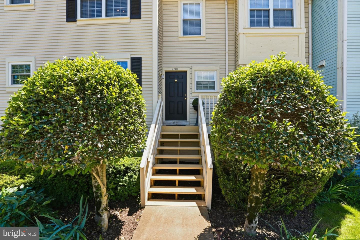 210 Fernwood Place photo 32