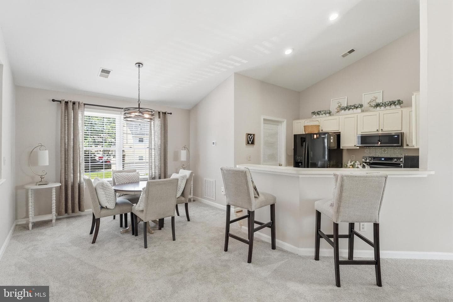 210 Fernwood Place photo 6