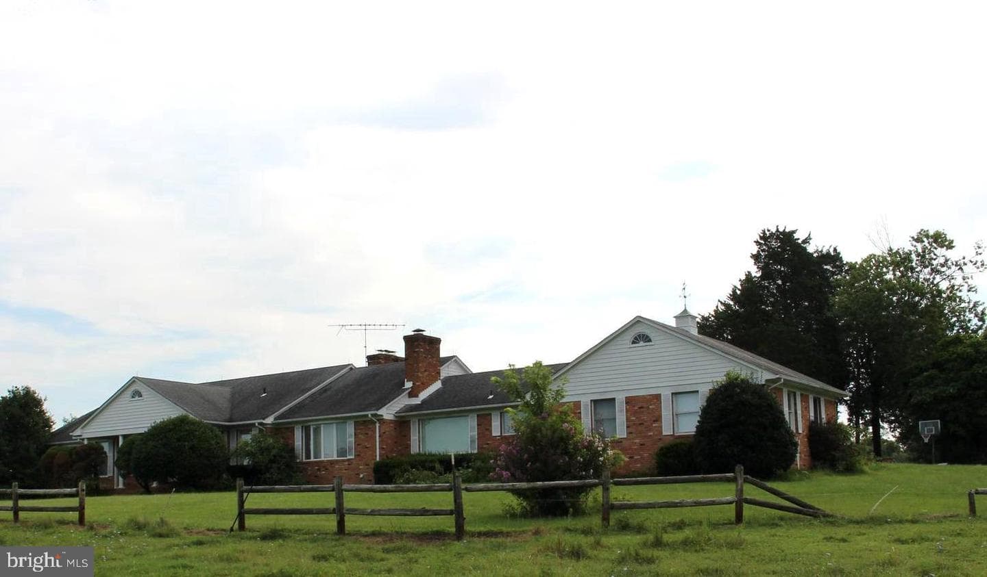 7787 Greenwich Road photo 1