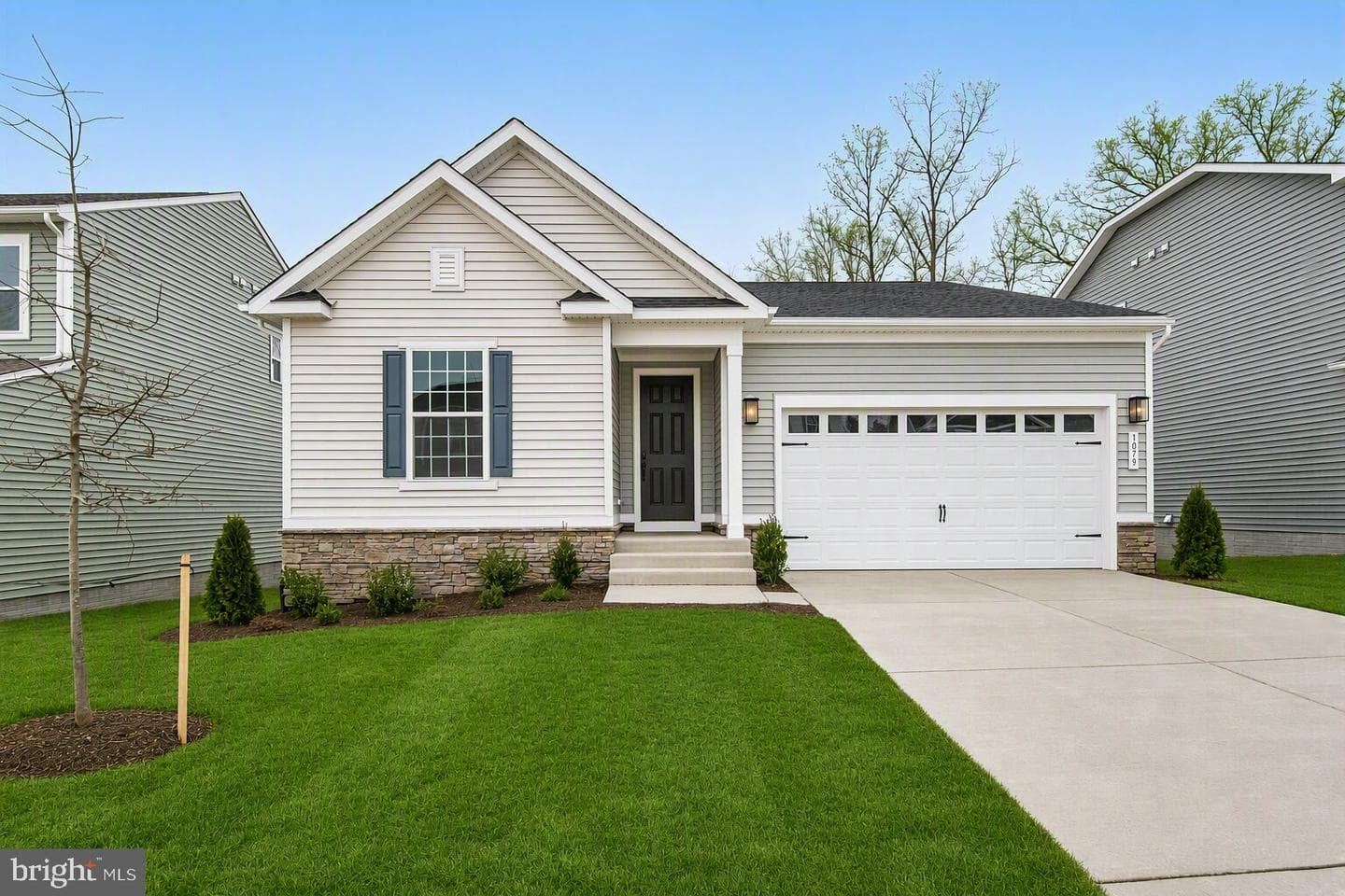 1079 Winter Place photo 1