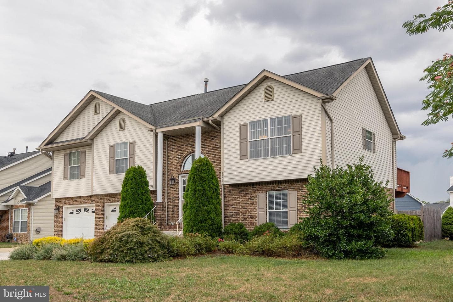 308 Montgomery Circle photo 2