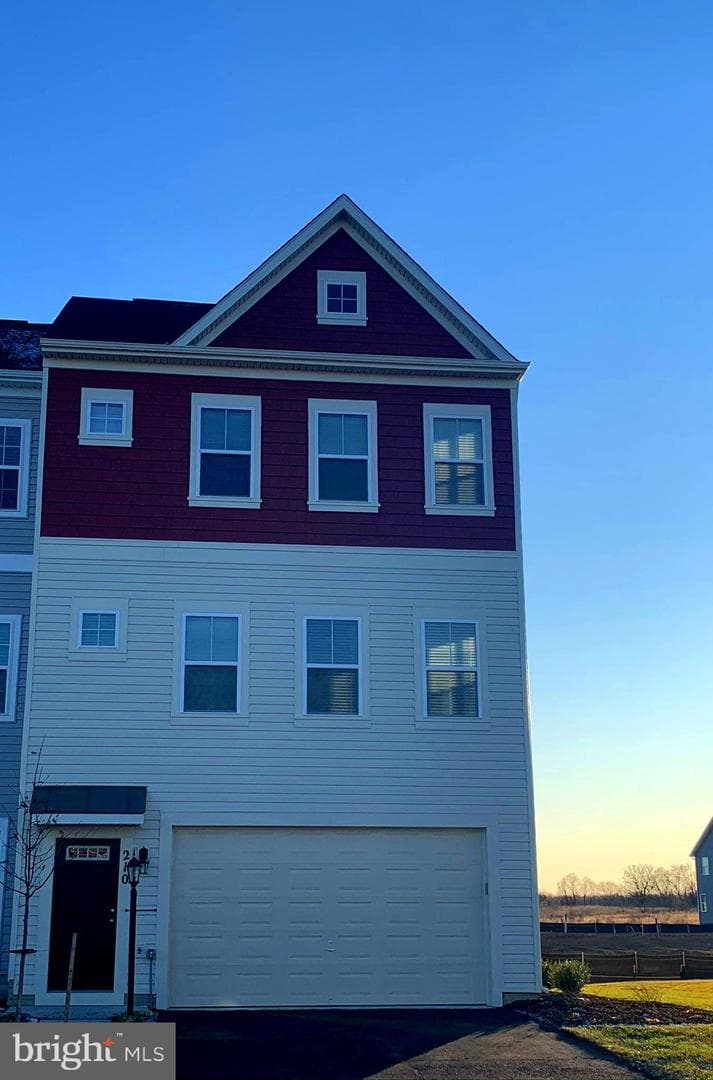 210 Parkland Drive photo 2