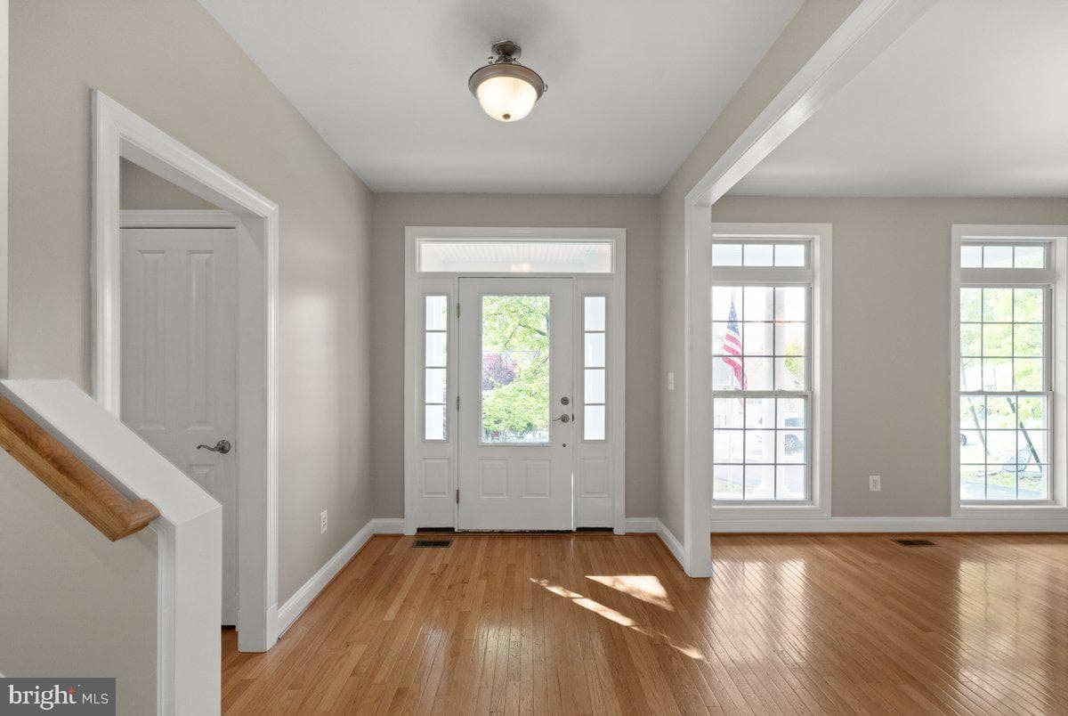 602 S Lakeview Drive photo 2