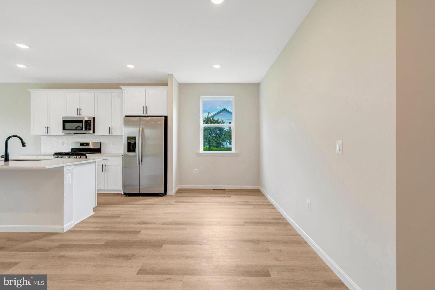 100 Midsummer Lane photo 15