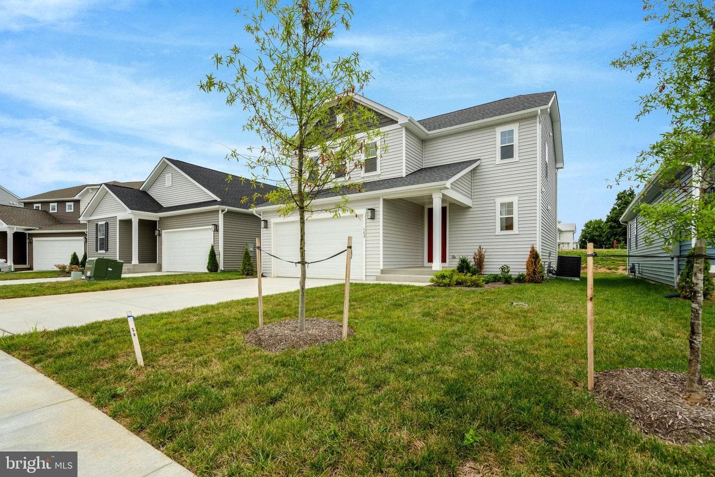 102 Midsummer Lane photo 3