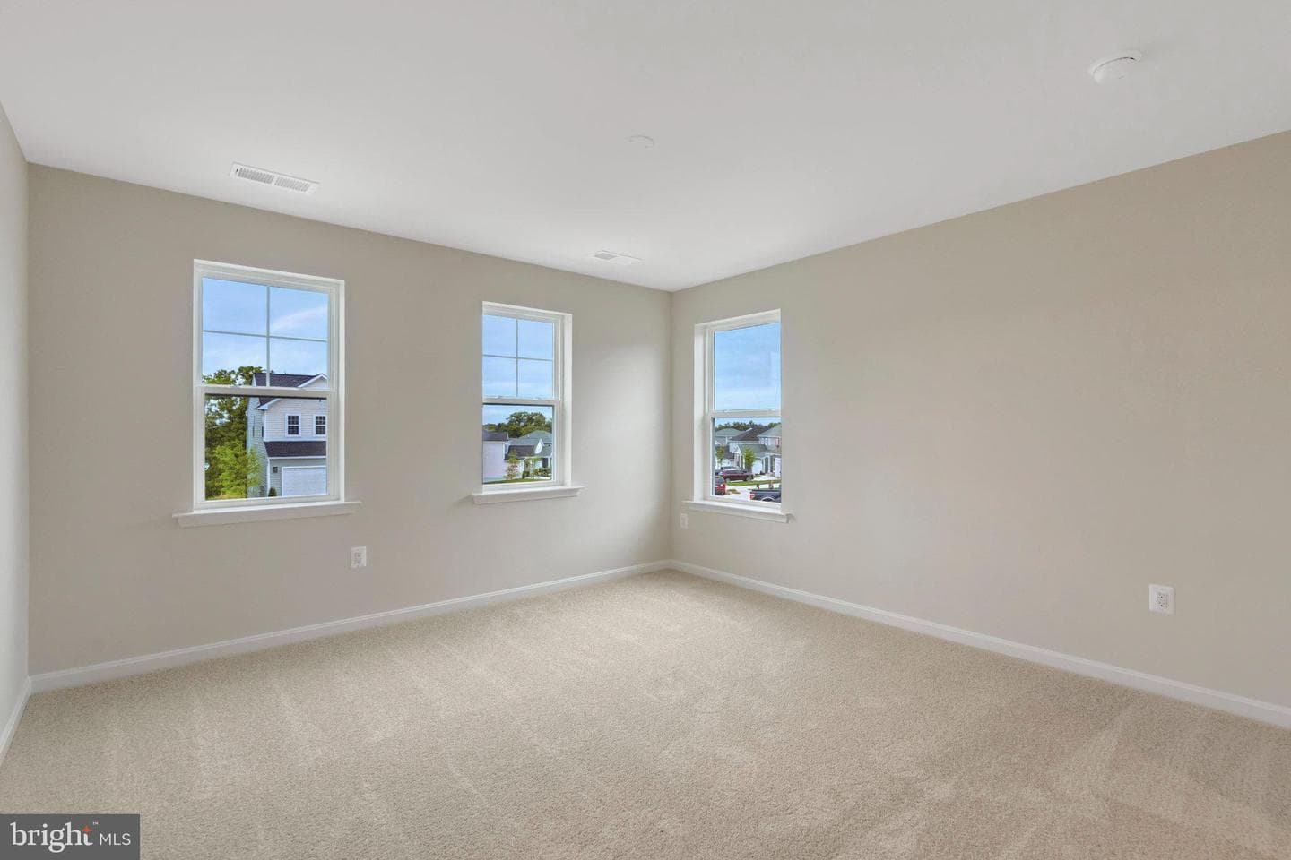 102 Midsummer Lane photo 33