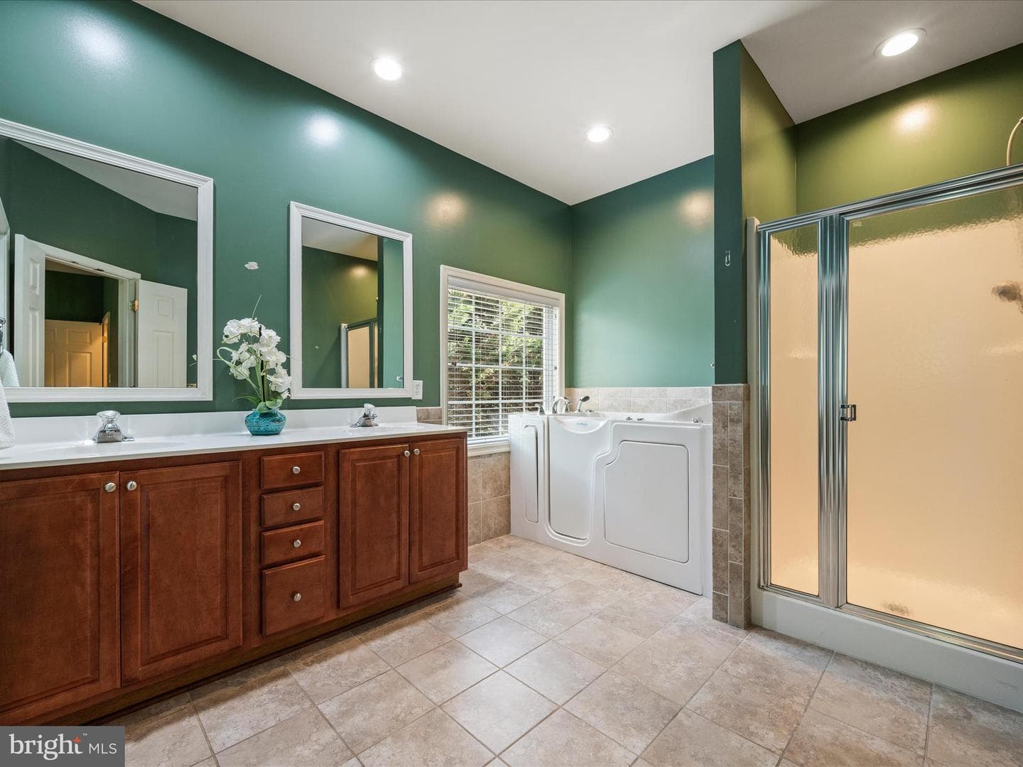 108 Kinross Drive photo 36