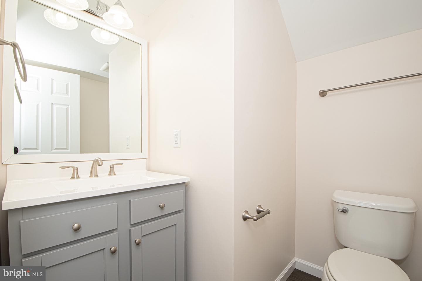 713 Ross St photo 22