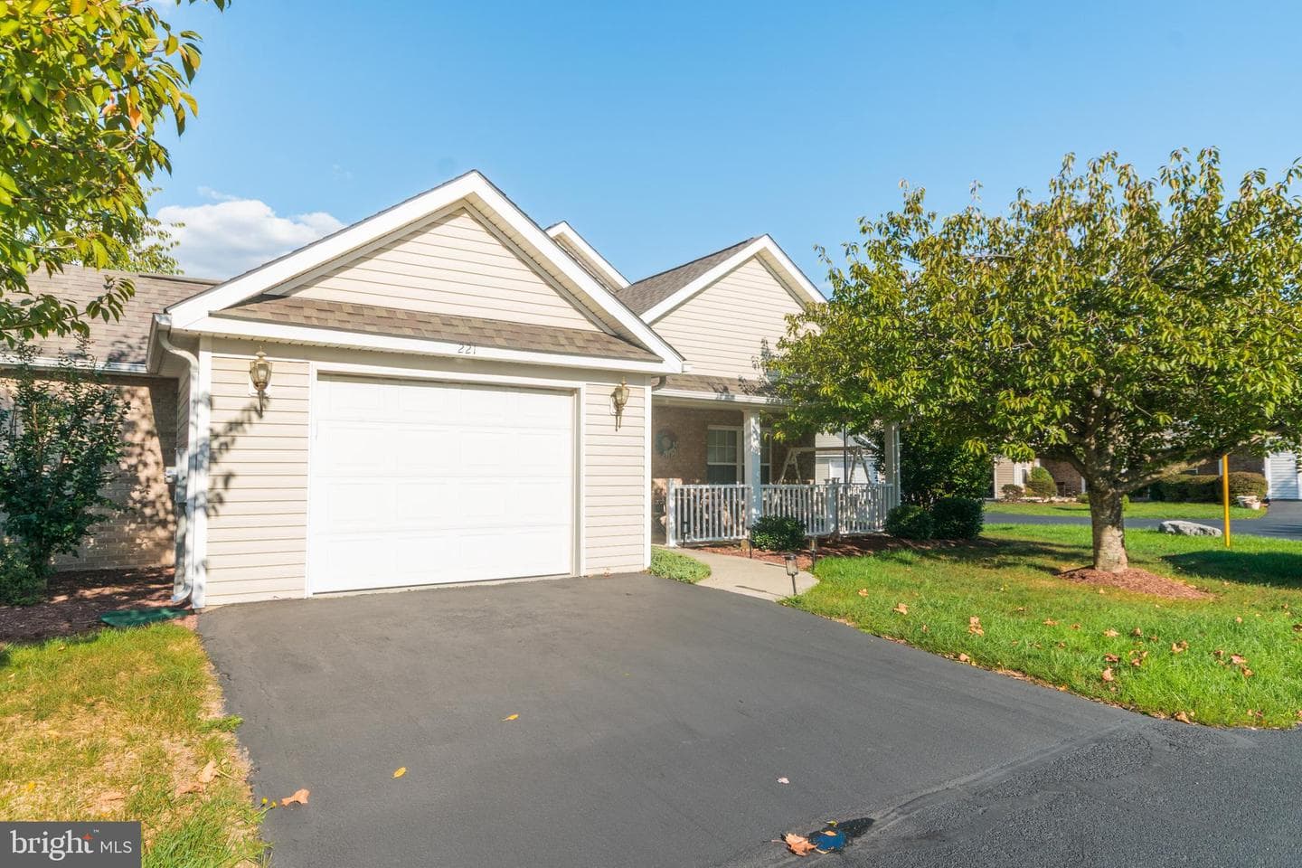 221 Crestwood Lane photo 2