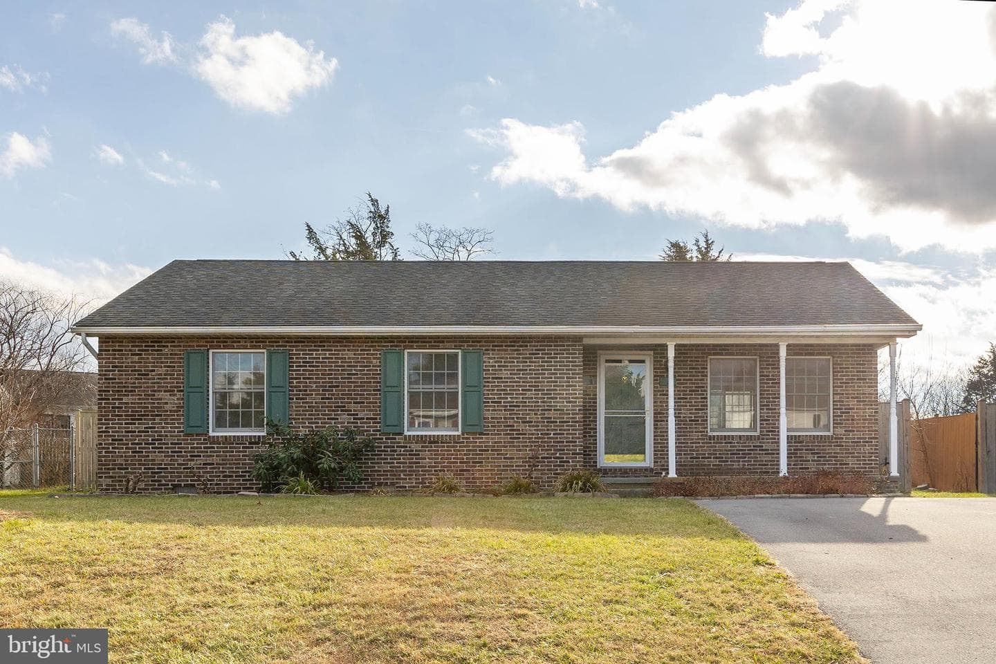 111 Meadowview Court photo 2