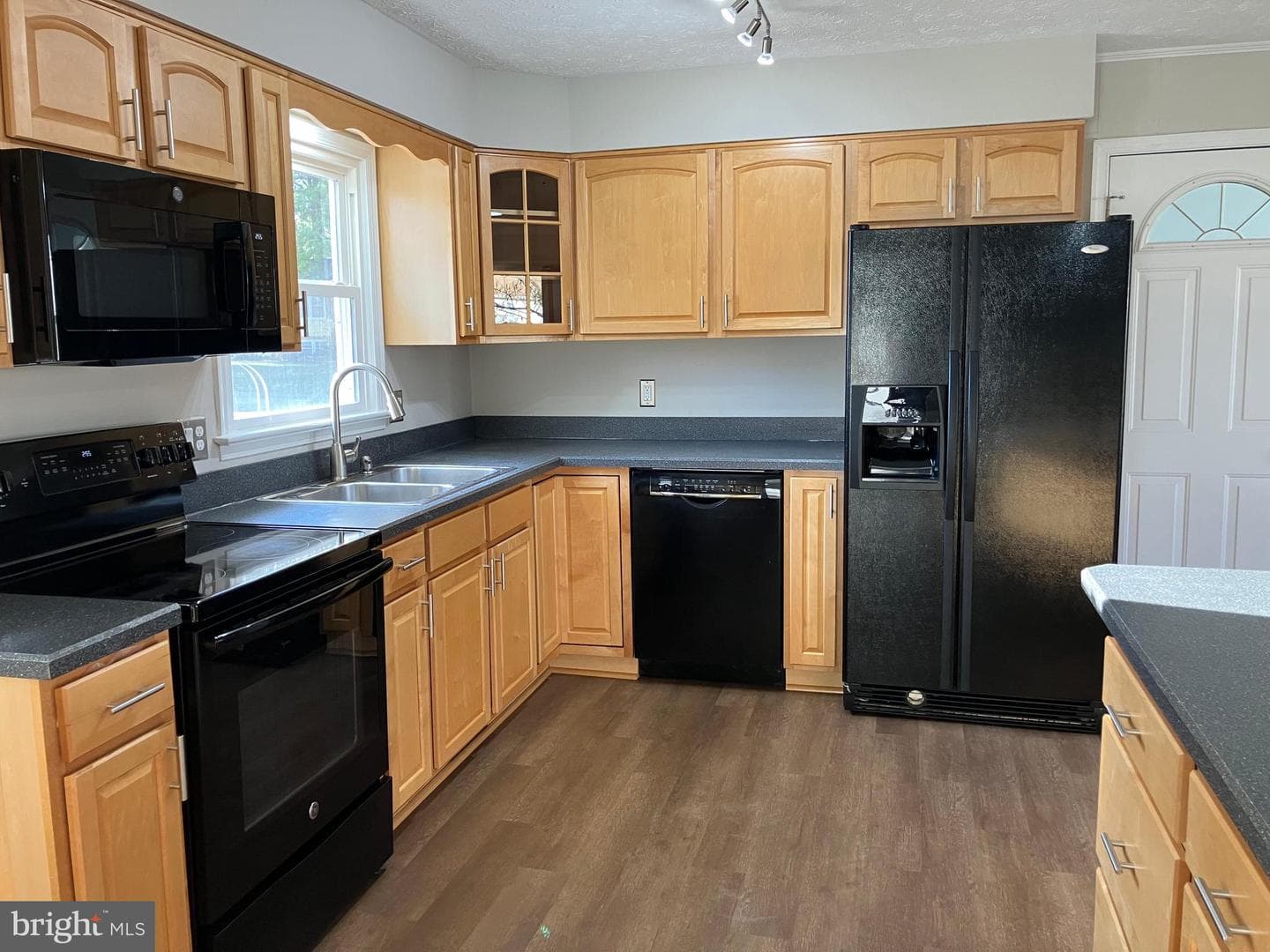 114 Buckingham Drive photo 2