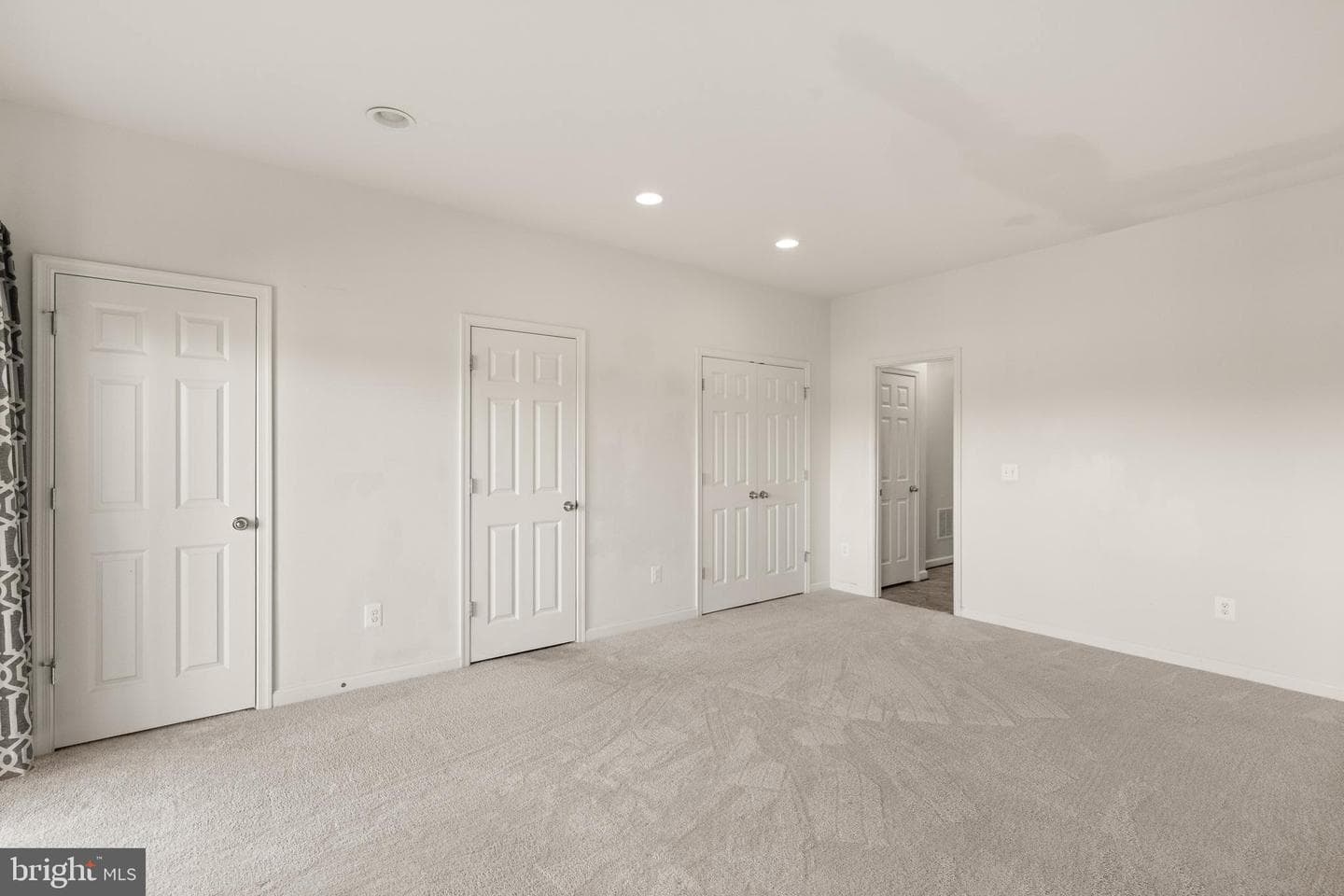 111 Rotunda Drive photo 18