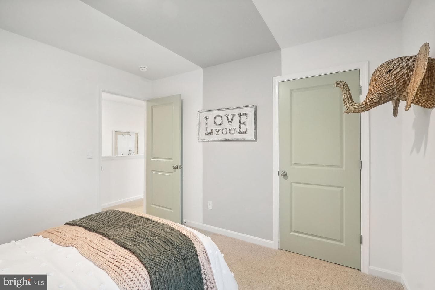 137 Woodford Drive photo 46