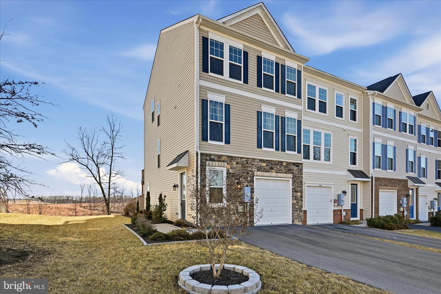 156 Solara Drive photo 3