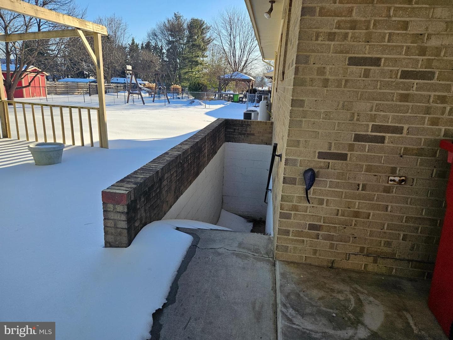 5078 Laura Drive photo 3